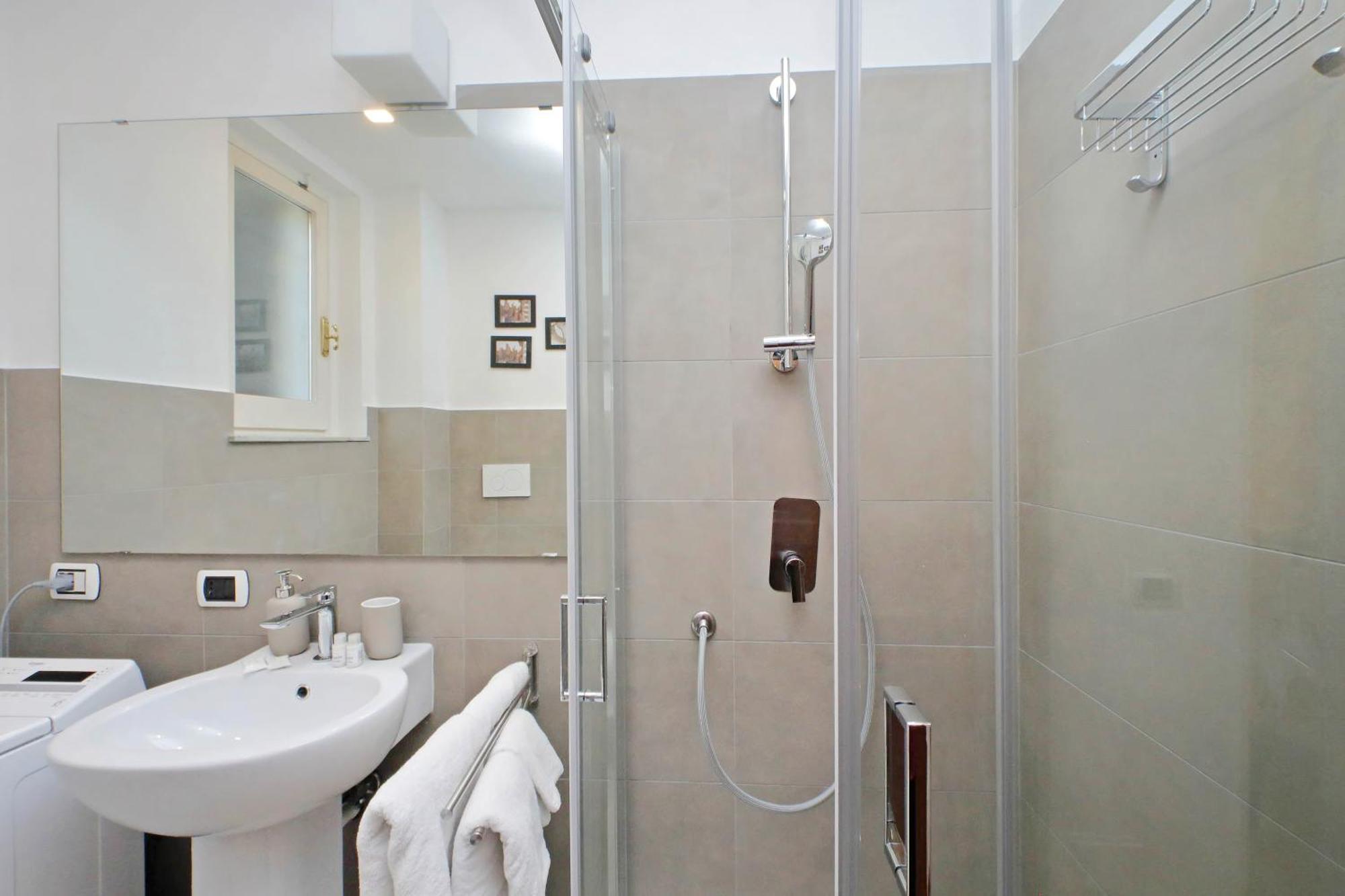 Ych-Comfortable 2 Bedrooms Flat Near Colosseum Roma Dış mekan fotoğraf